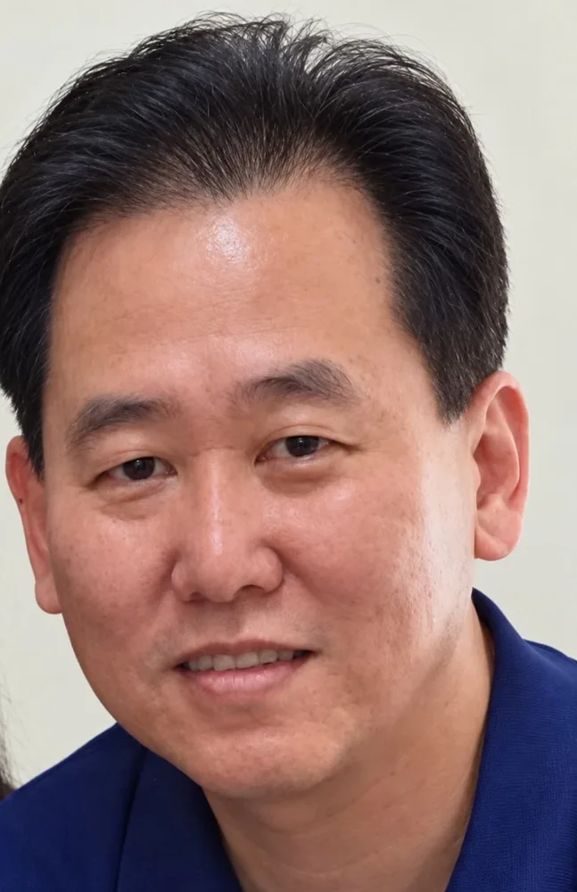 Dennis, licensed Singapore Tourist Guide